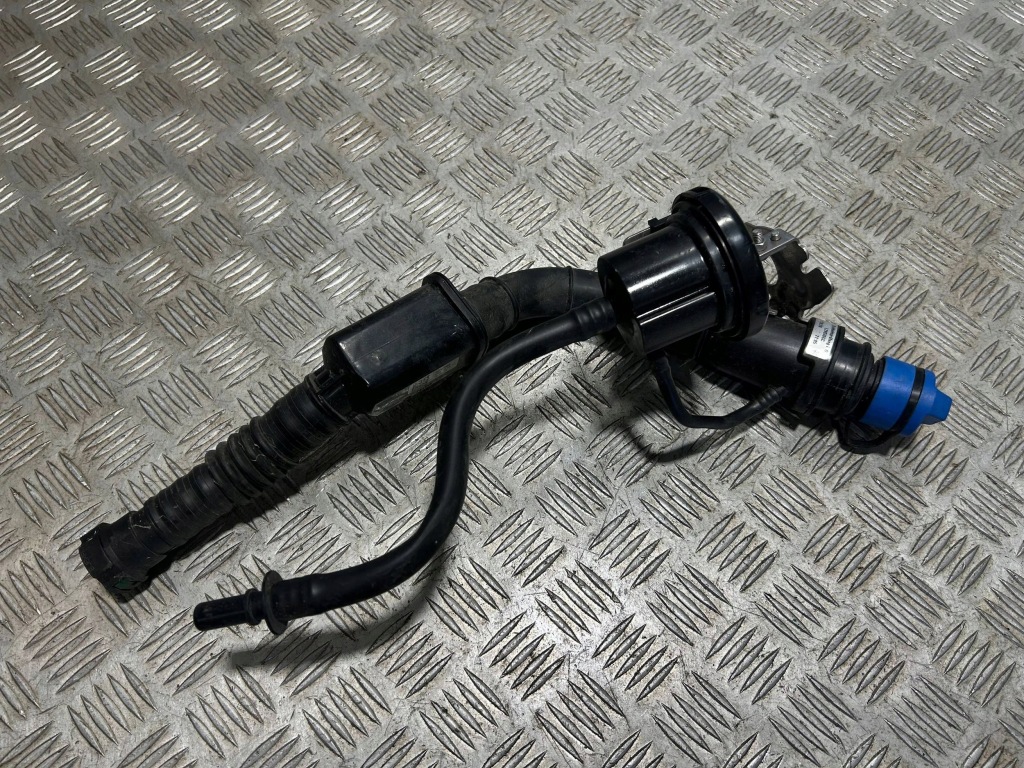Купить Трубка заливная горловина adblue mercedes e-klasa w213 a2134705201