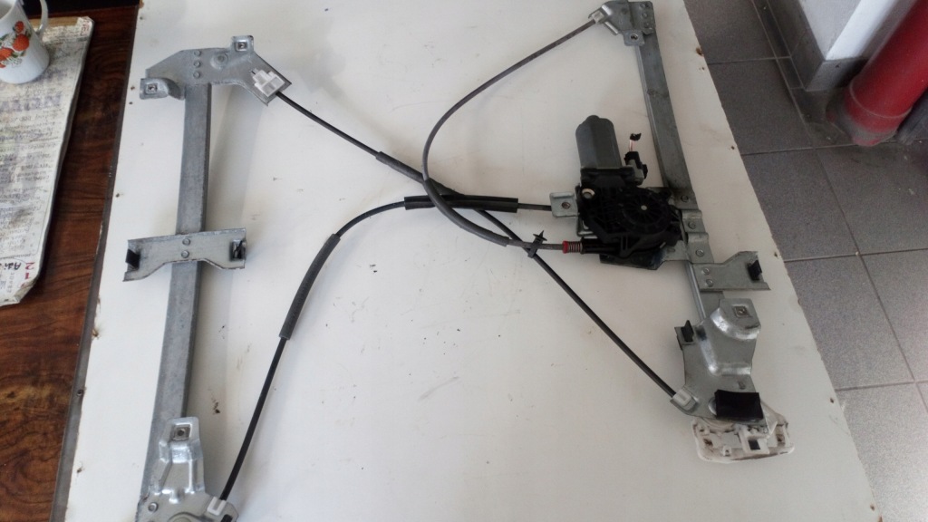 фото №1, Подъемник правый передний berlingo ii m59 2 контактный