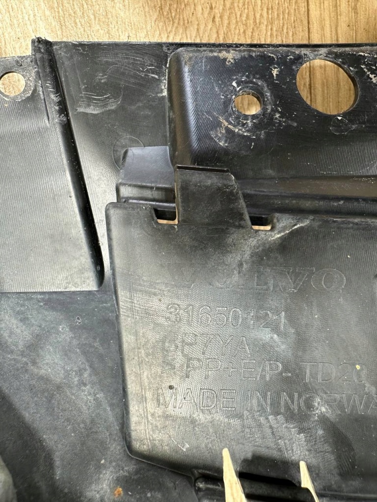 фото №16, Volvo xc40 inscription 2017- накладка бампера задняя dyfurzor 31650121