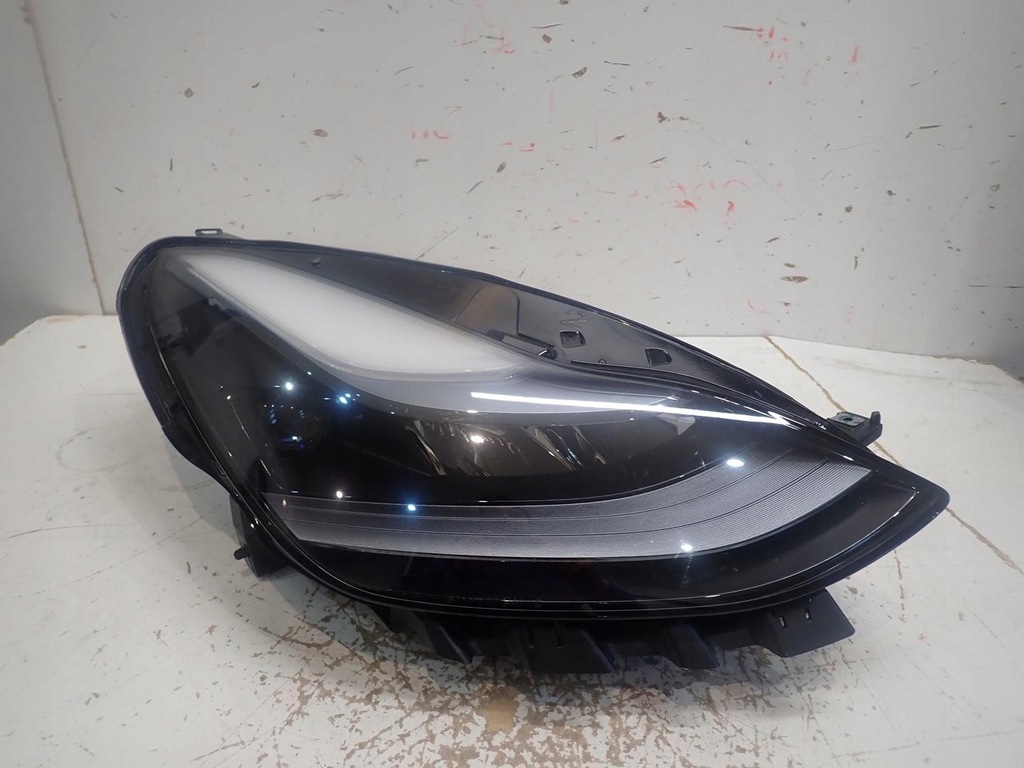 фото №1, Лампа перед права tesla 3 lift 2020- full led