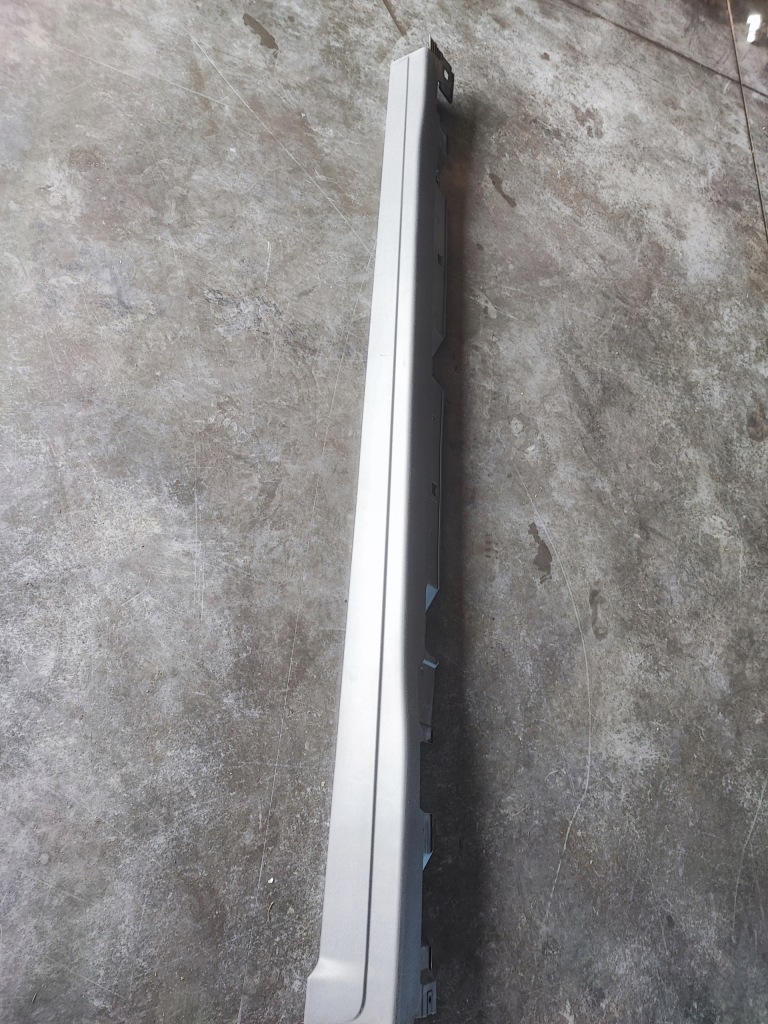 Купити Mercedes gla w 247 молдинг поріг права