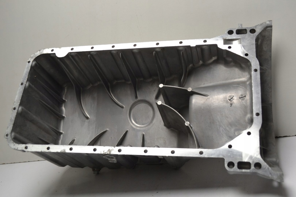 Mercedes t1 kaczka 601 sprinter поддон масляная в Украине