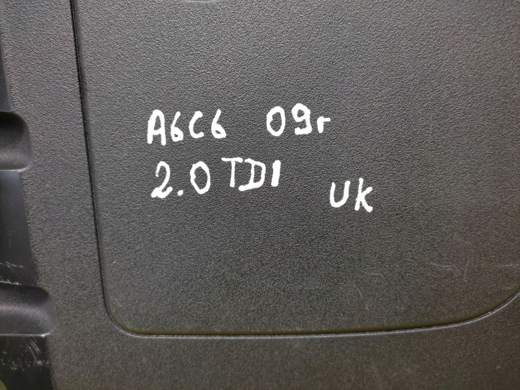 Audi a6 c6 2.0 tdi накладка двигателя с Разборки