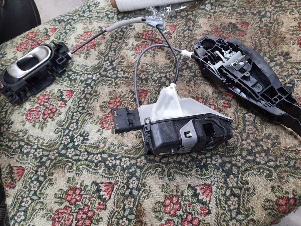 фото №1, Citroen c3 iii замок правый