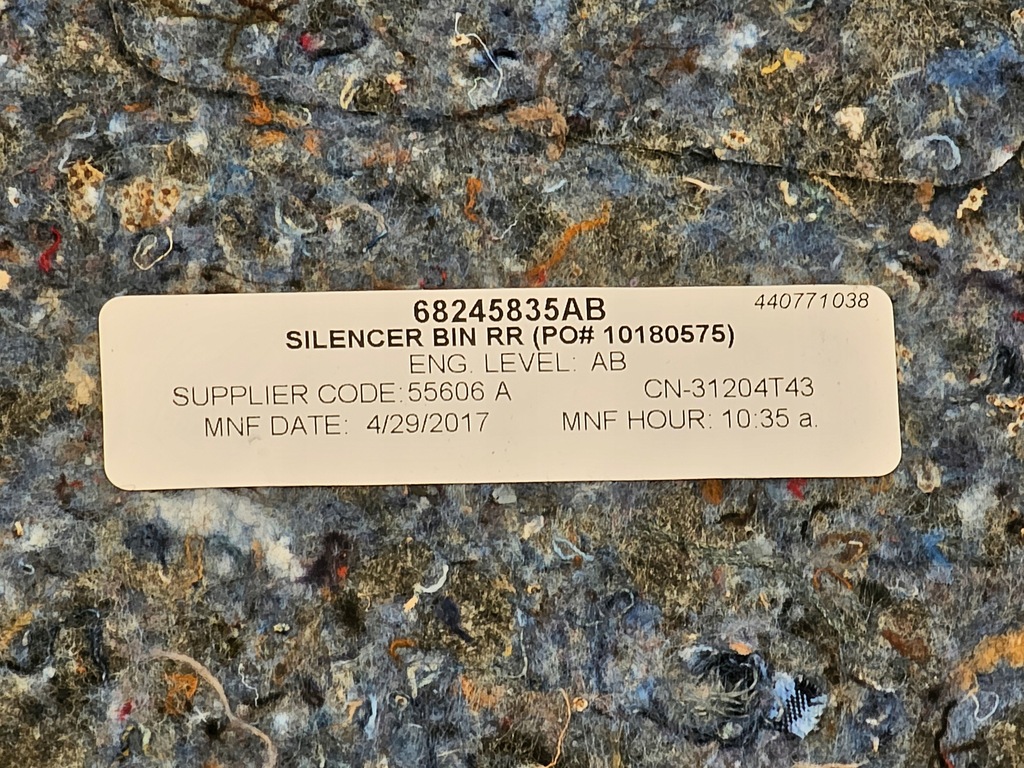 фото №9, Dodge ram 1500 09- шумоізоляція підлога задня 68245835ab usa