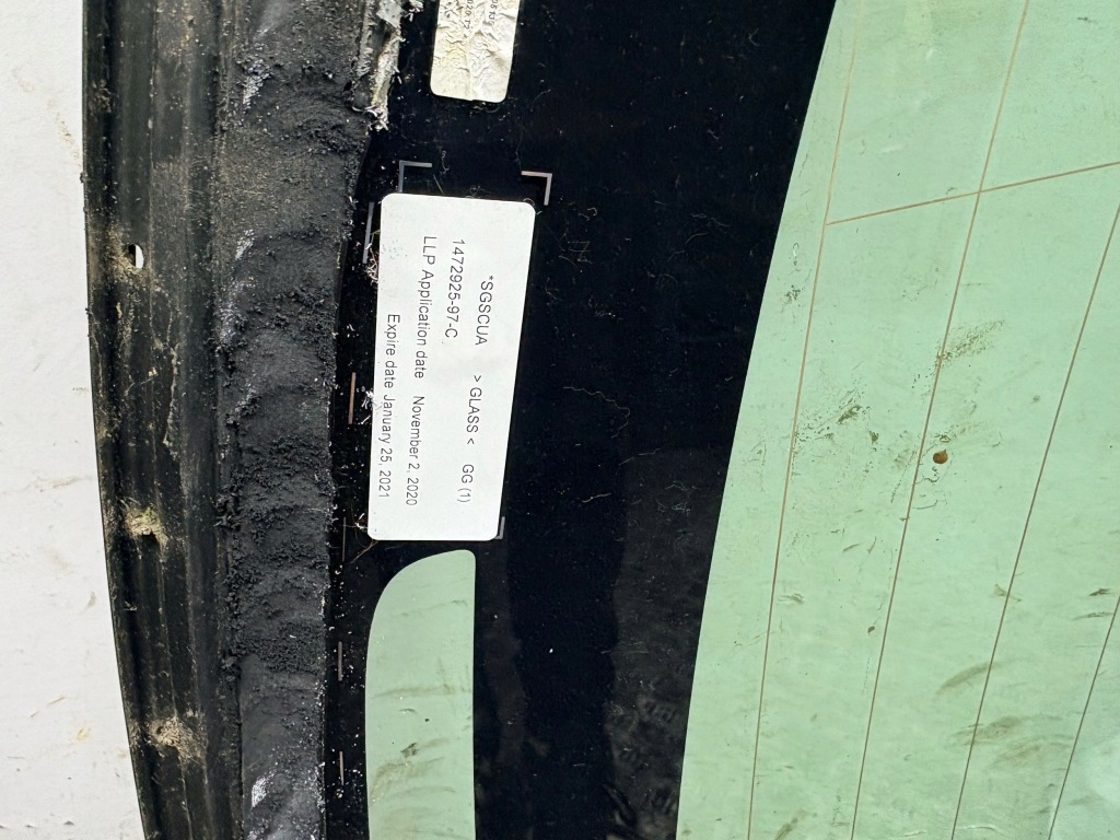 Стекло задняя tesla model 3 с Разборки