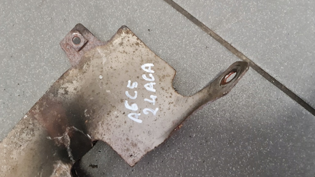 Защита коллектор audi a6 c5 2.4 aga 078253008a с Разборки