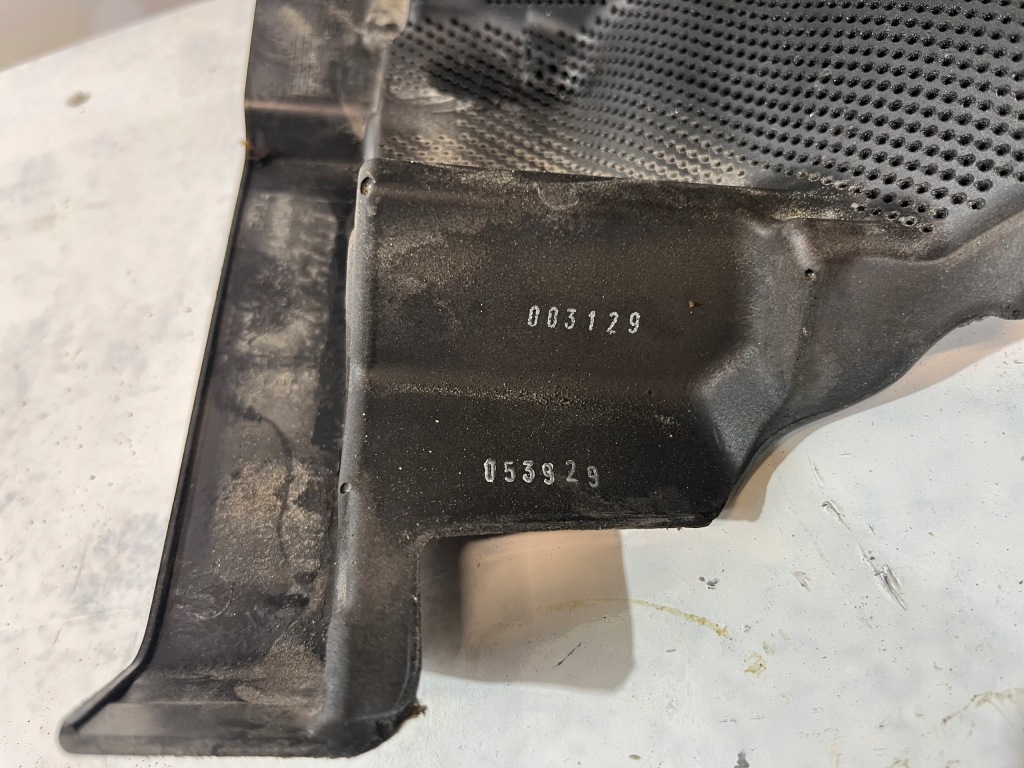 Volvo t6 t8 накладка тепловая шумоизоляция компрессор xc60 xc90 v60 v90 Оригинал