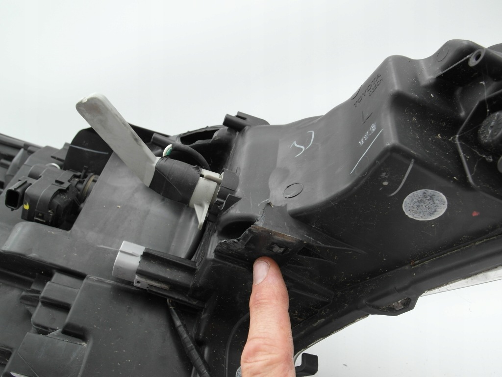 Купить Toyota avensis t27 рестайлинг  led линза фонарь  передняя левая koito 05-36 nr72