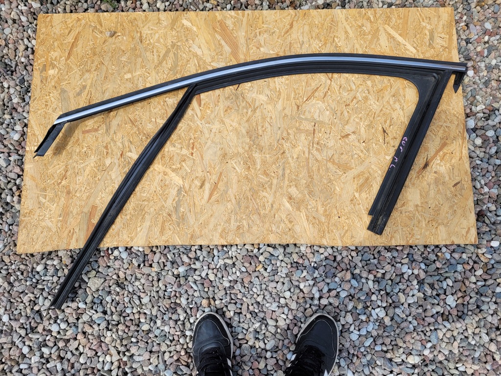 фото №1, Прокладка скло лівий перед peugeot 208 i хром 5d