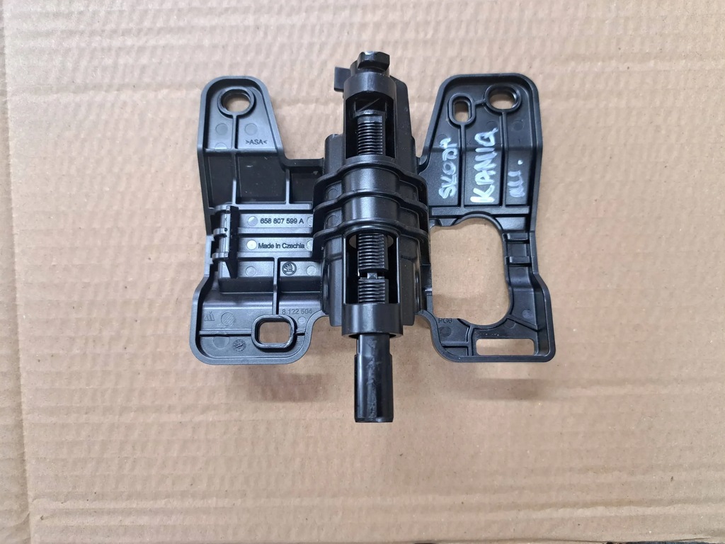 фото №1, Skoda kamiq lift 23 - кронштейн кронштейн радара / решітка