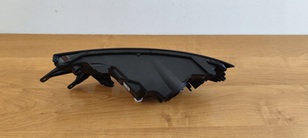 фото №2, Skoda rapid lift правый противотуманная фара оригинальный 17-20rok