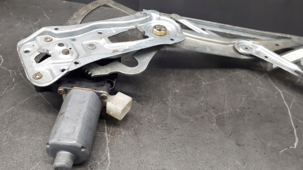 Купити 0130821919 механізм скло правий перед mercedes clk w208