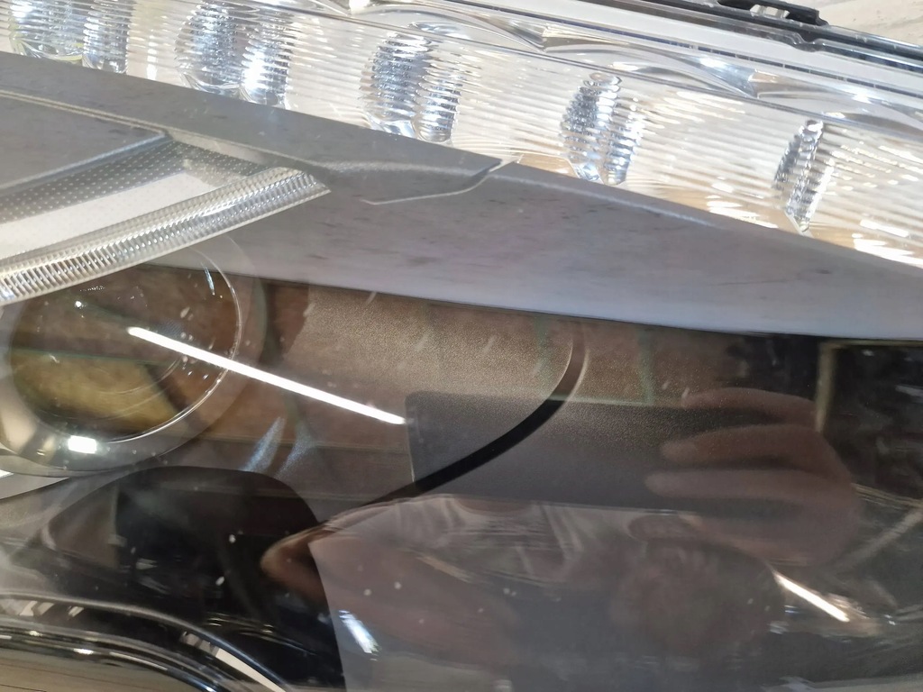 фото №2, Лампа права перед aston martin rapid ad43-13w029-bb