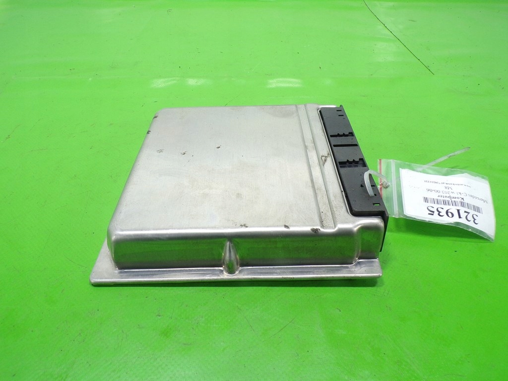 Mercedes w203 2.0 бортовой компьютер блок управления двигателя a1111533079 Оригинал