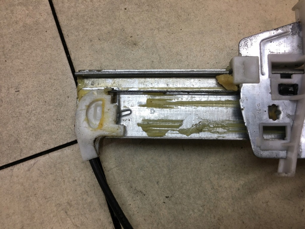 фото №11, Подъемник стекло правый перед space star