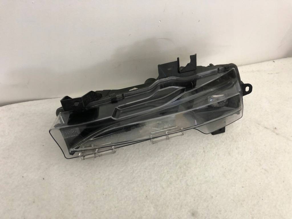 Лампа противотуманная фара правая led tesla model 3 1077396-00-d Оригинал