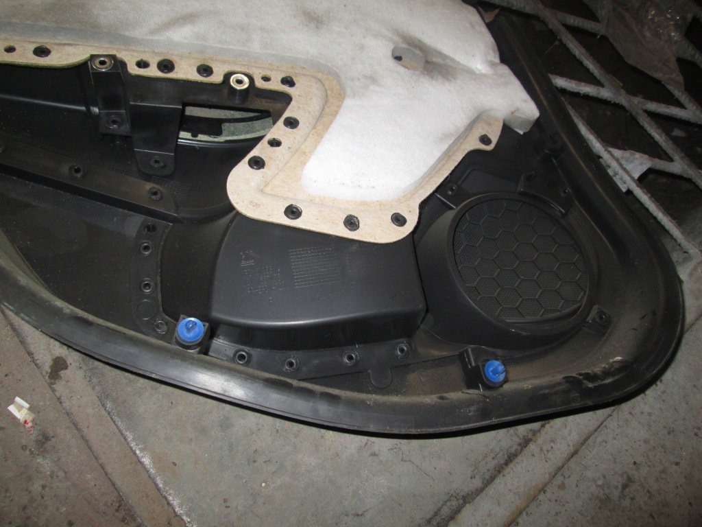 Opel astra iv j обивка обшивка дверь задний  правый 13258680 Недорого