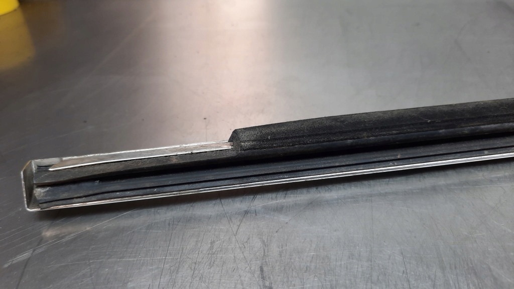 фото №8, Молдинг уплотнитель дверь перед 30661120/21 volvo s80 ii v70 iii xc70 ii