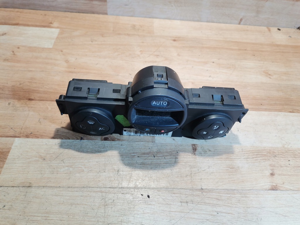 фото №12, Панель обдув кондиционера renault megane ii 02-05 8200070752