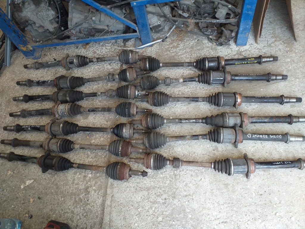 фото №1, Toyota avensis t27 auris i 2,0 d4d приводной вал правая