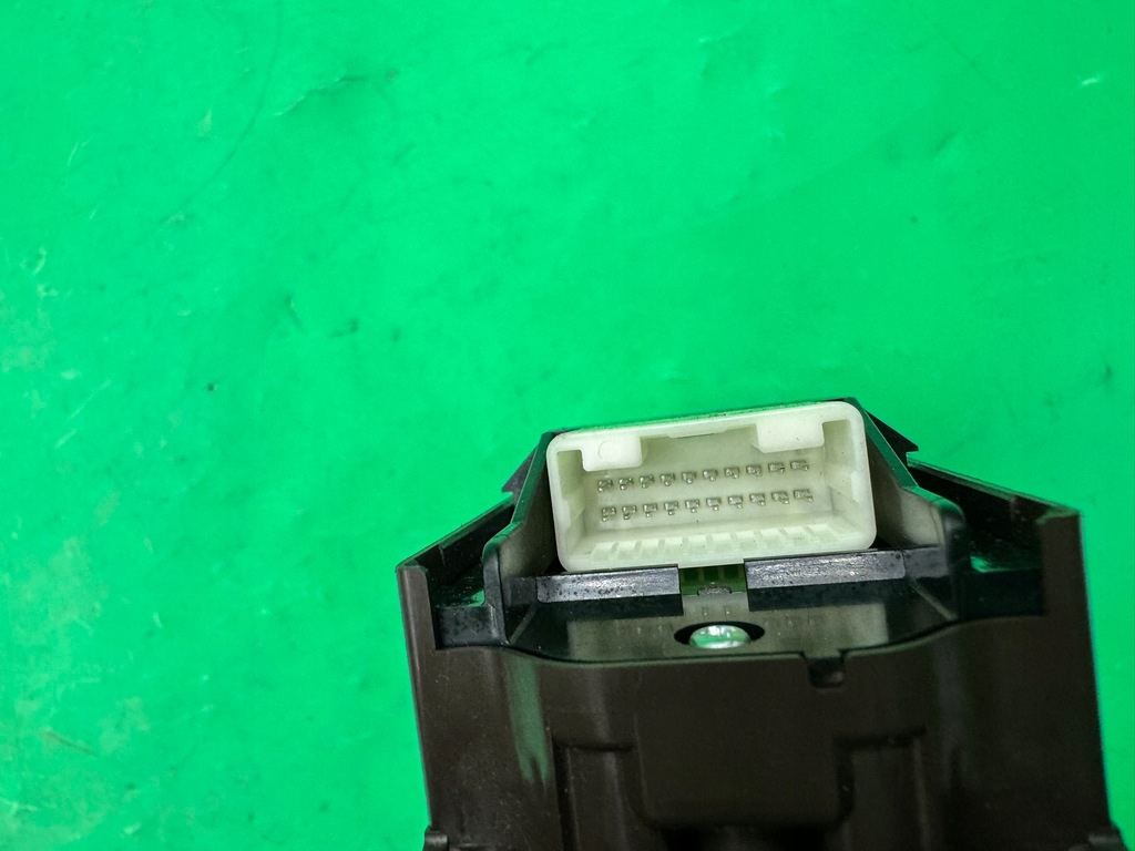 фото №9, Панель управление стекла переключатель окон 84040-30220 lexus gs iii 05- eu