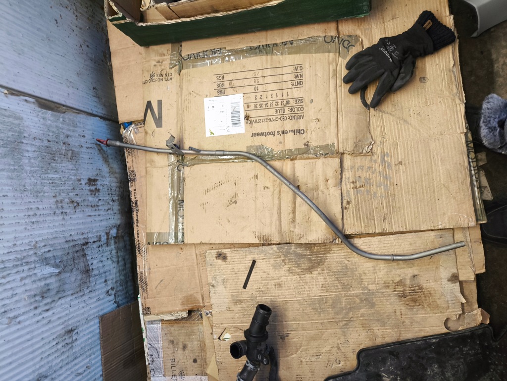 фото №1, Mercedes w169 щуп щуп масла mercedes a klasa w169 eu 6400180640 ?