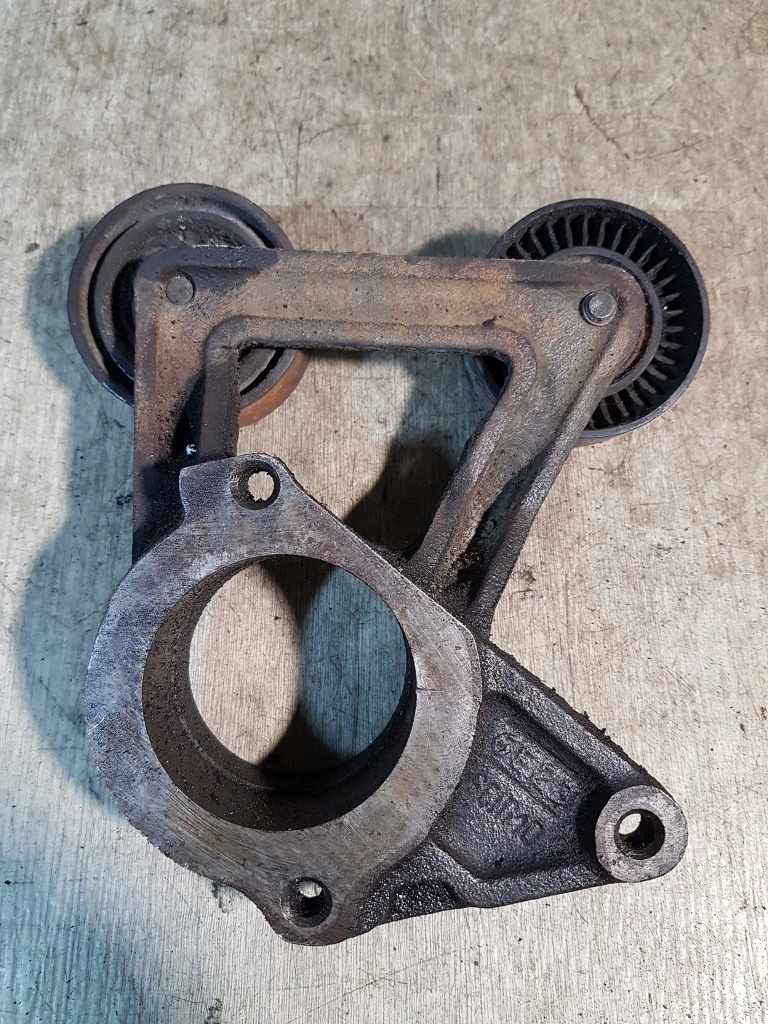 фото №4, Кронштейн ролик натяжитель chrysler voyager iii 2.5 td