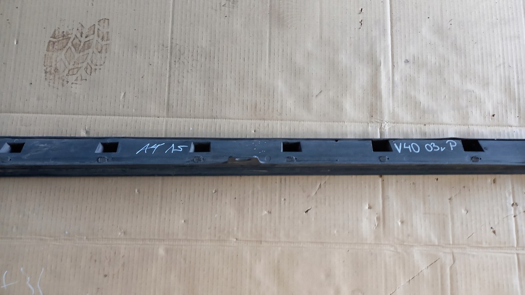 фото №10, Молдинг поріг права 30618433 volvo s40 v40 lift