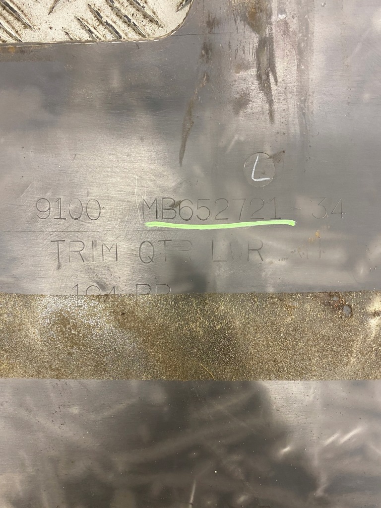 фото №6, Обшивка оббивка багажника права mitsubishi pajero ii mb652721-34