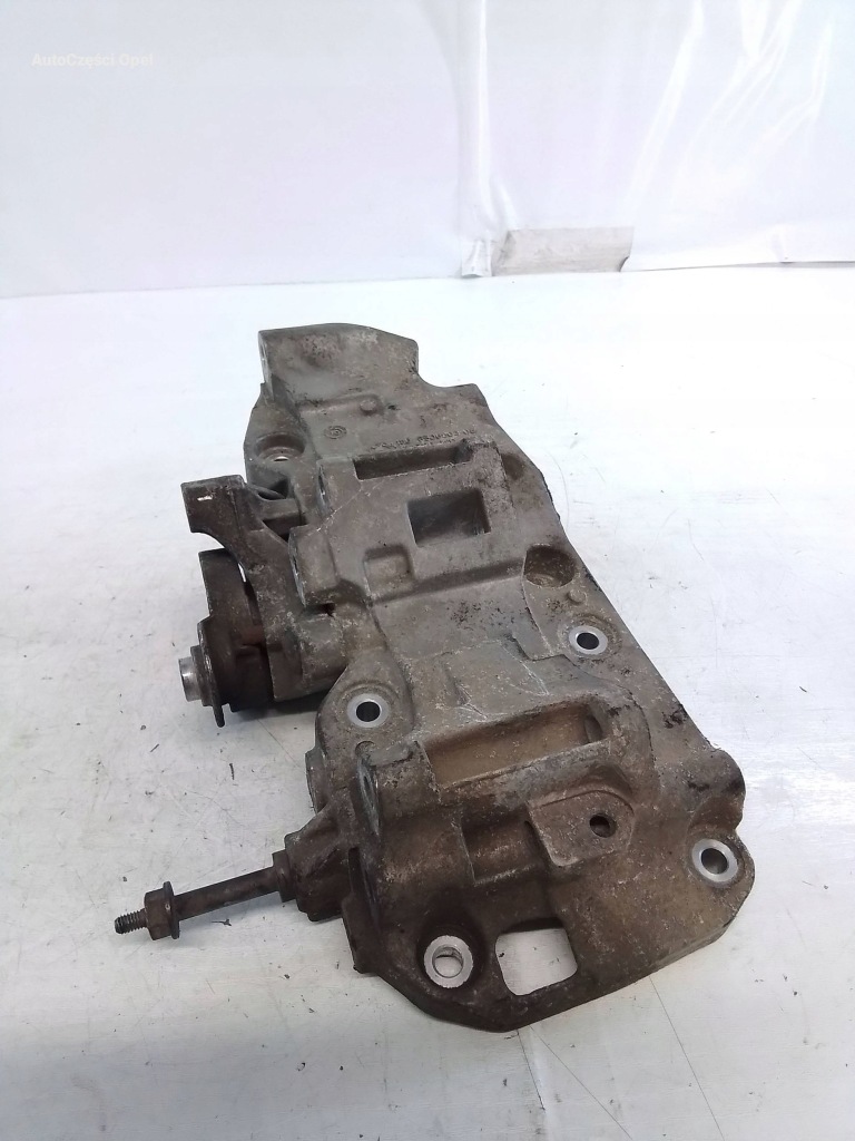 фото №1, Bmw 4 f32 2.0d кронштейн кронштейн генератора 8506863