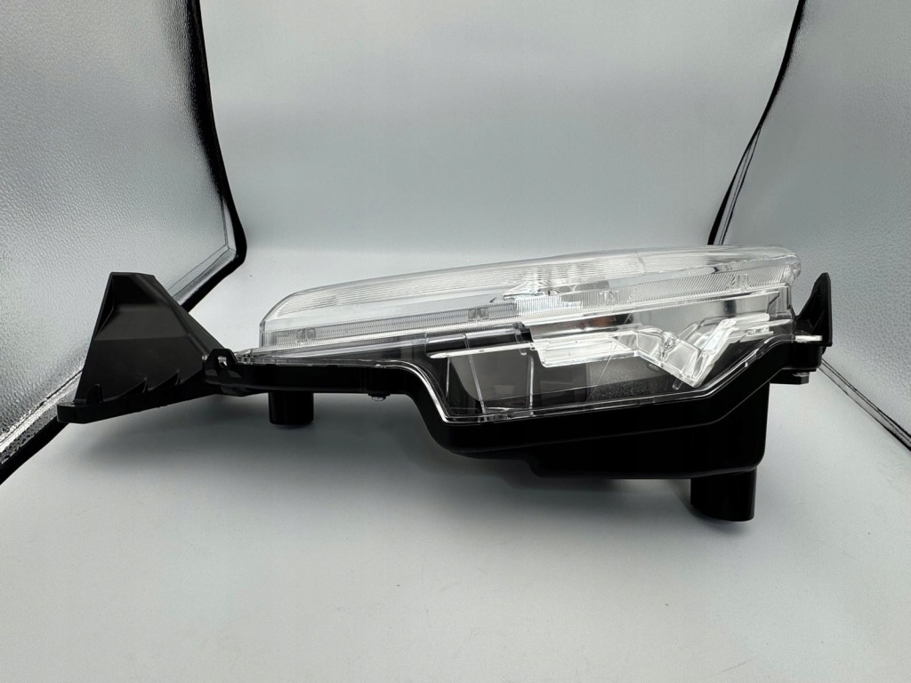 Toyota yaris cross лампа денна ліва звичайна 8144b-0d160 Оригінал