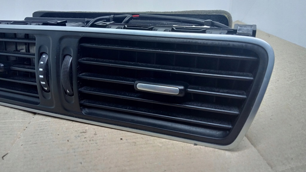 фото №9, Решётка обдув средняя skoda roomster 5j0820951e