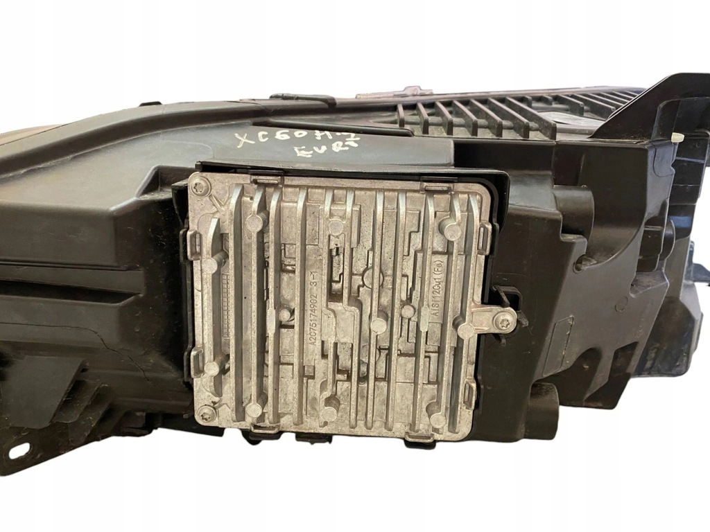 фото №8, Volvo xc60 2022 правая сторона лампа передняя