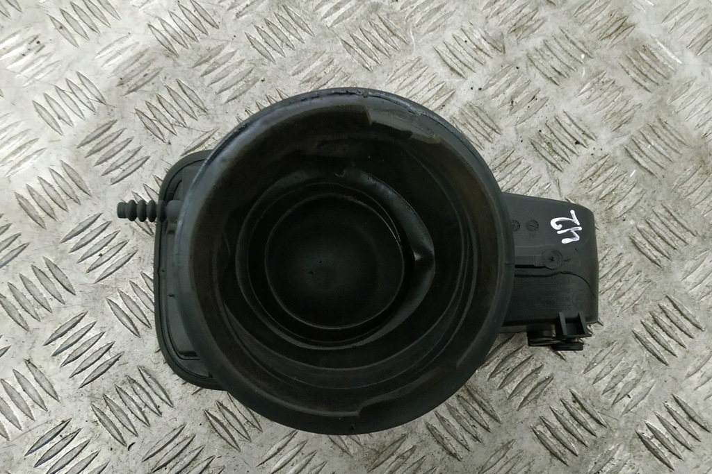 фото №8, Крышка бака топлива bmw 3 coupe e92 7117982 2.0l дизель 130kw 2008