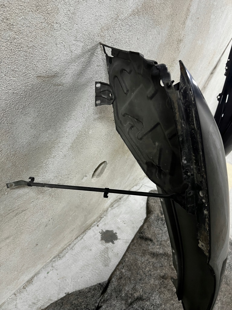 Крыло  перед передний левое  porsche carrera 911 996 Доставка