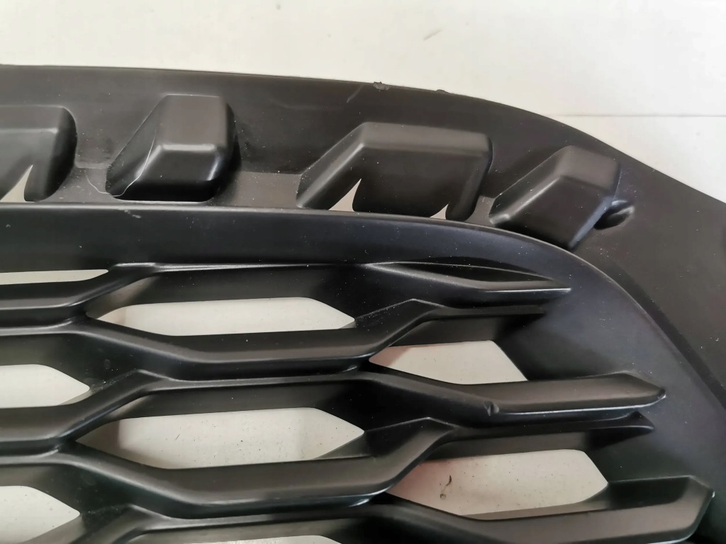 фото №10, Решітка бампера передній jaguar e-pace права 784.