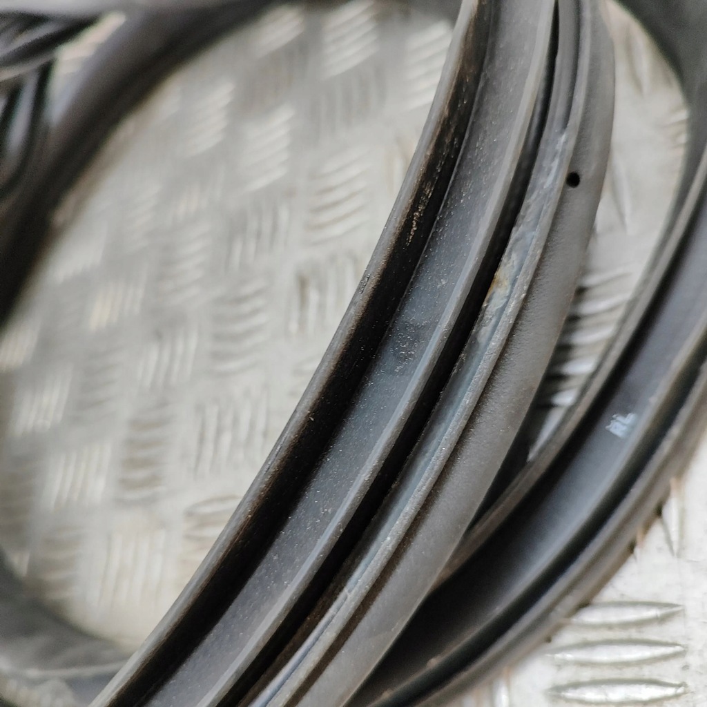 фото №7, Kia ev6 2022 ліва сторона гумовий прокладка двері задніх