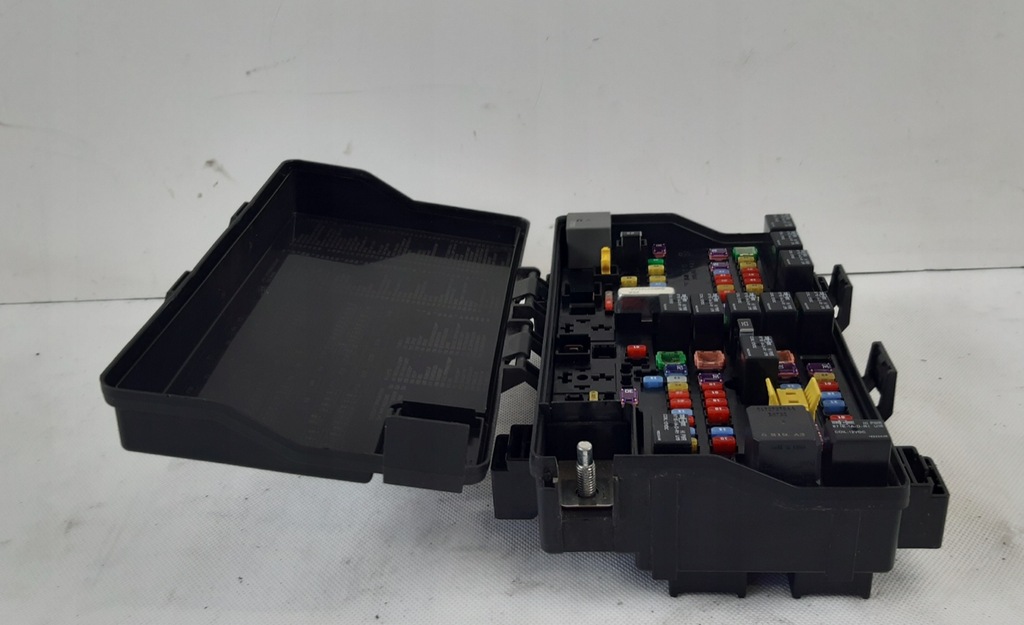 фото №5, Jeep grand cherokee wk2 коробка предохранителей 68425200ab