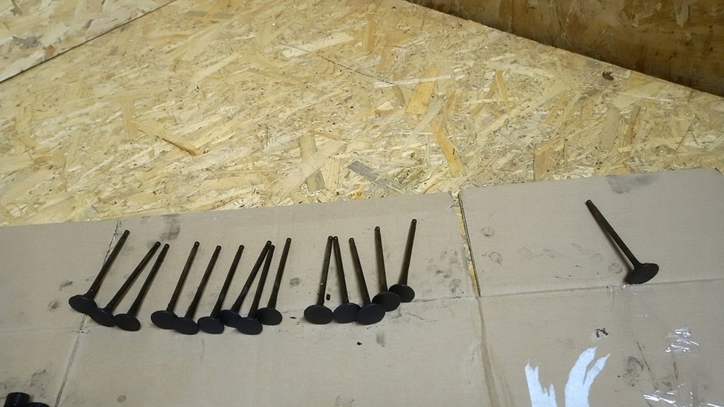 фото №2, Nissan primera p 12 2.2 di клапан головки