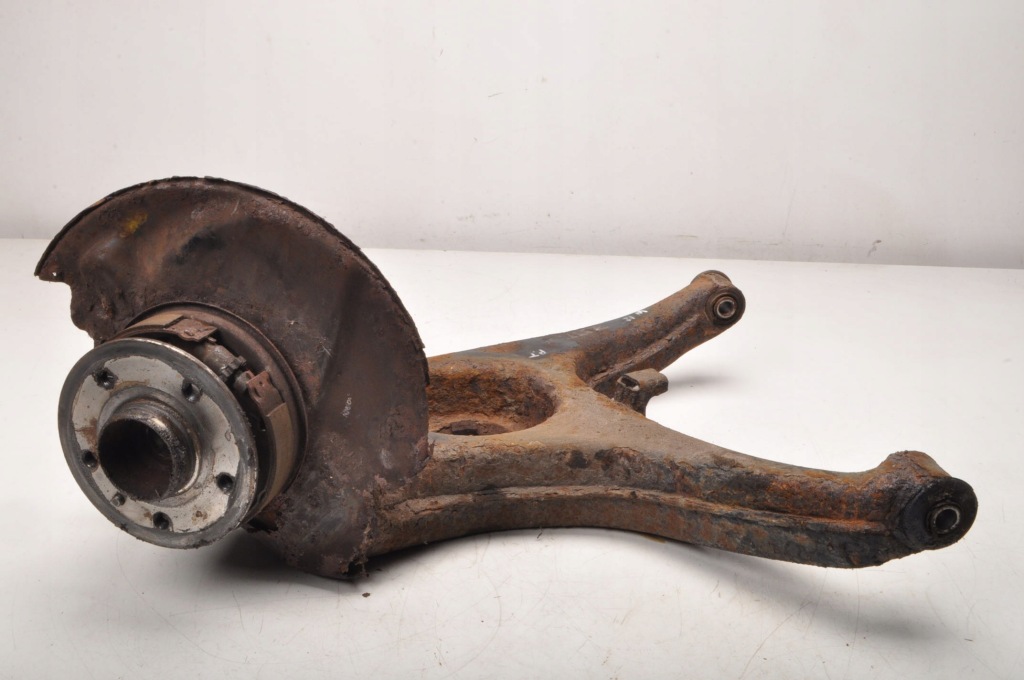 Mercedes w123 2.3 поворотний кулак правий задній Зі Шроту