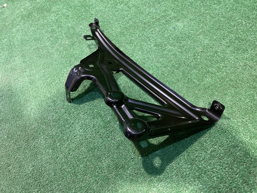 Купити Bmw x1 f48 кронштейн кронштейн крила правий праве  перед 7329448