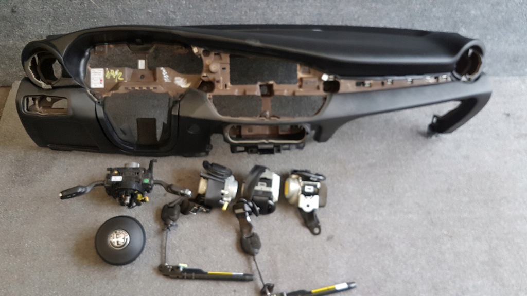 фото №1, Alfa romeo giulia приборная панель консоль ремни подушка безопасности kpl.