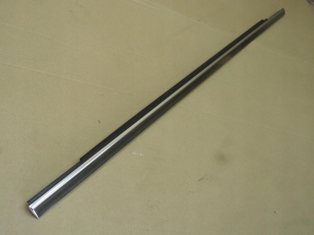 фото №10, Mercedes w246 молдинг ущільнювач скло правий перед 2467250282