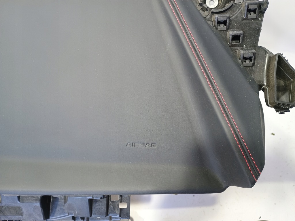 фото №6, Audi e-tron gt czerwona nić панель приладів консоль подушка безпеки подушки безпеки ремені org демонтаж