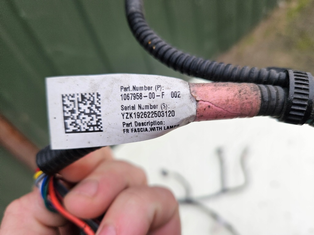 фото №1, Tesla model 3 жгут проводка бампера 1067958-00-f