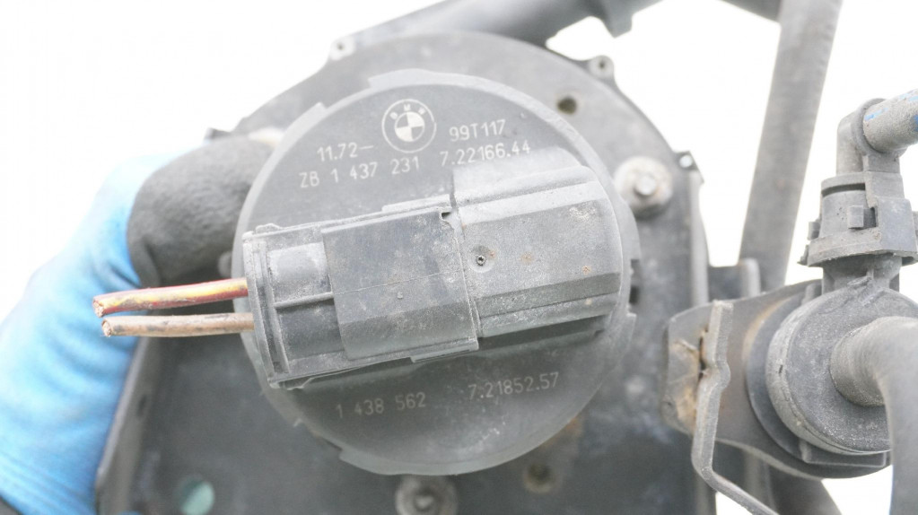 Насос повітря вторинного bmw z3 1437231 72216644 в Україні