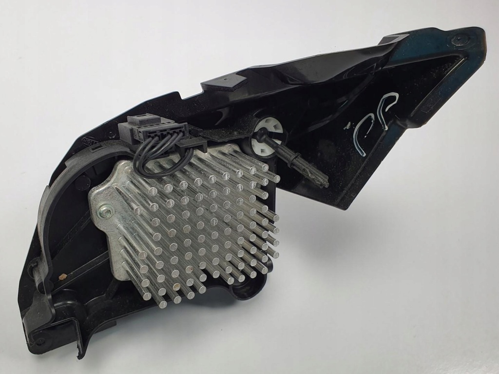 Линза фары led правая  перед mercedes w207 Оригинал