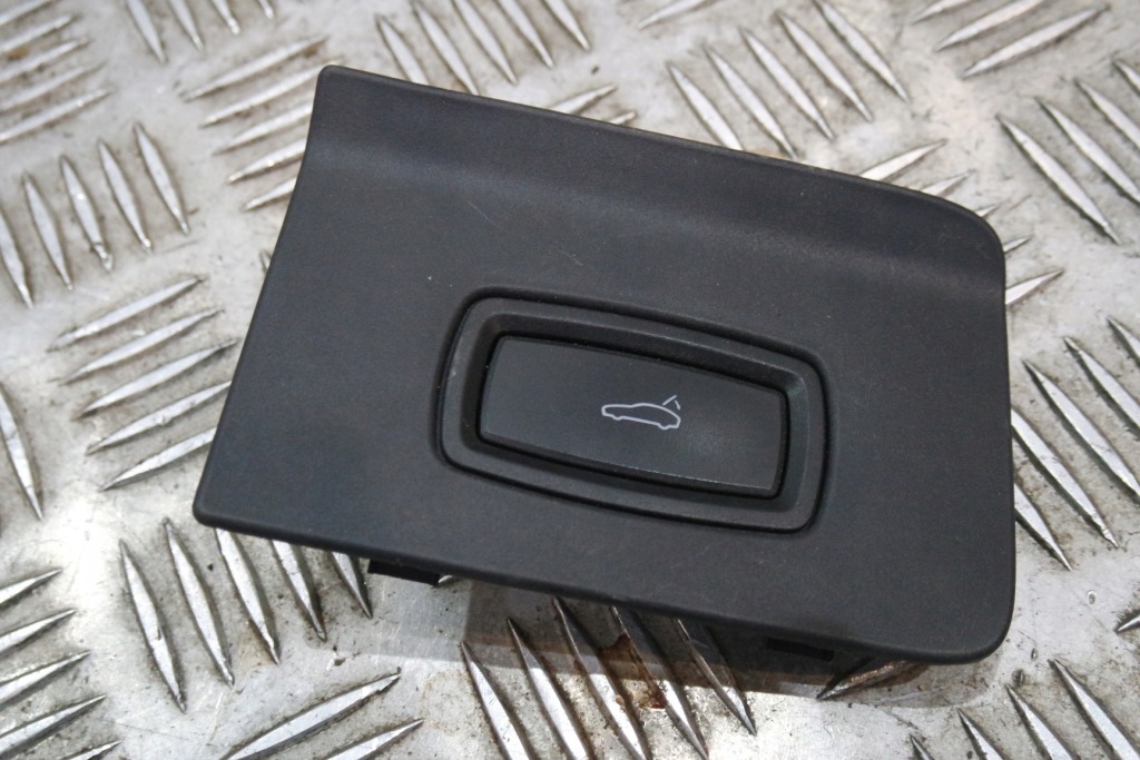 фото №1, Панель кнопка кришки porsche panamera 97055544104