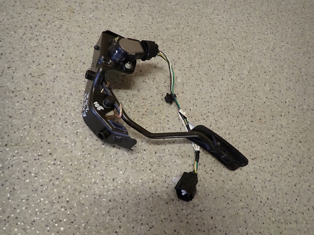 фото №1, Toyota corolla e12 02-07 потенциометр газа 2.0d